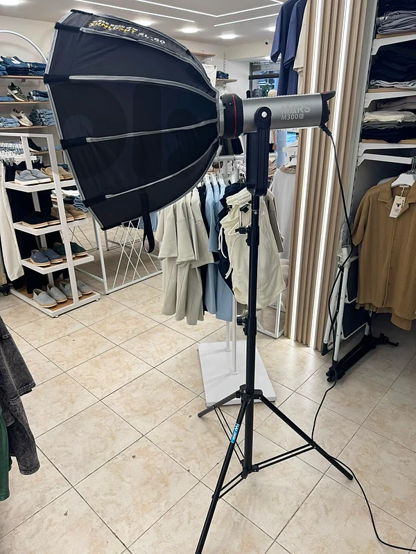 🔥 MARS M300Bi 300W Professional Studio Light – LIKE NEW 🔥