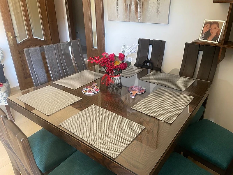 الطاولة قشرة سنديان Oak Table