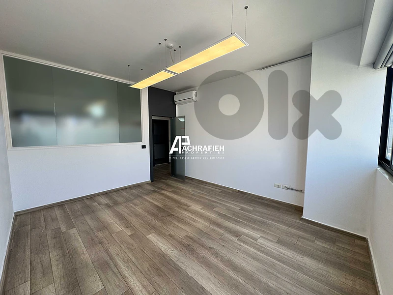 Office for Rent In Sodeco - مكتب للأجار في الأشرفية