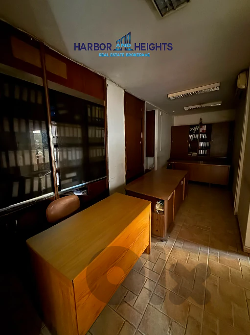 Office for Sale in Baouchriye - مكتب للبيع في البوشرية