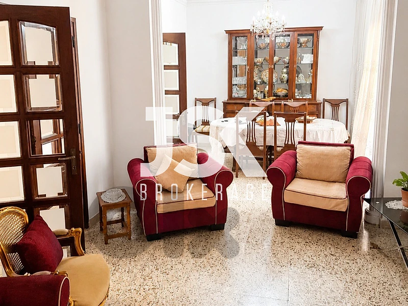 L21889 Apartment Suitable as Clinic For Sale in Achrafieh, Hotel Dieu