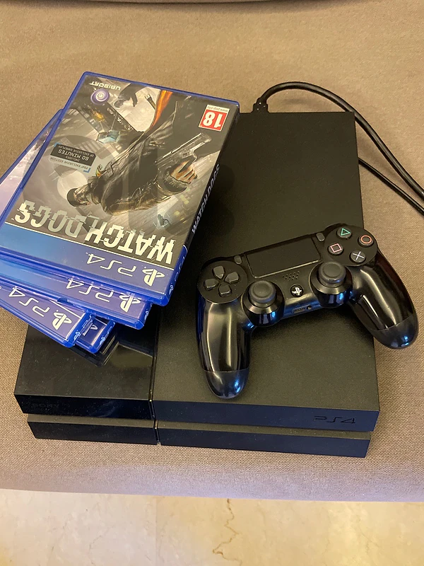 ps4 still sealed with 5games ps4 still sealed with 5games