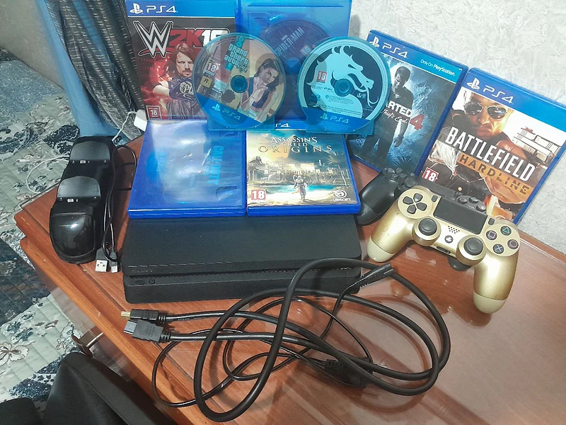 Ps4 with 2 controllers, 8 cds,cables and a dual charger for 200$ Ps4 with 2 controllers, 8 cds,cables and a dual charger for 200$