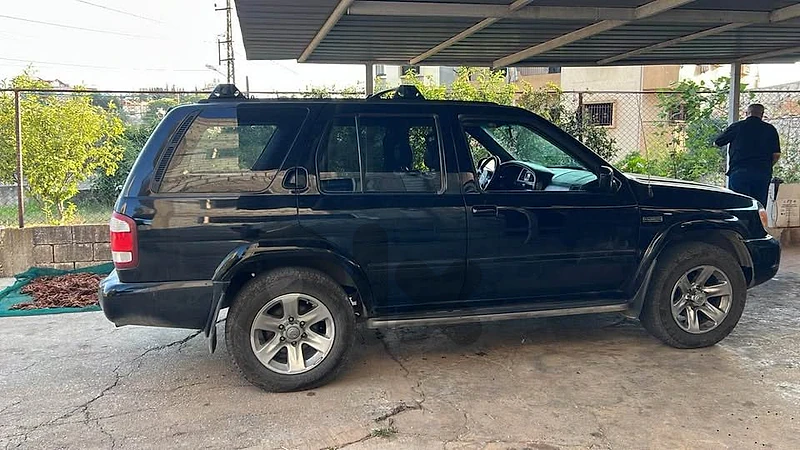 Nissan Pathfinder 	2004