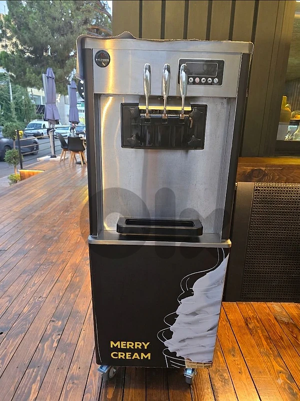 Merry Cream Machine