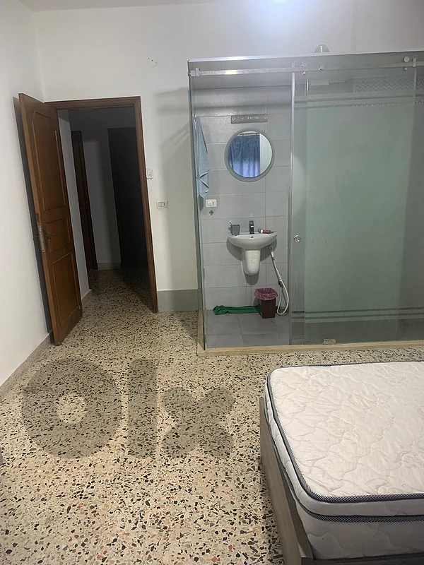 beds in a male dorm rent للرجال اسرة للإيجار