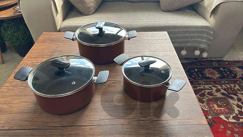 Set of 3 Tefal pots- Like new