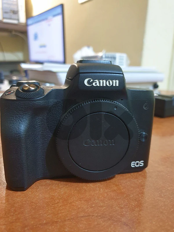 Canon M50