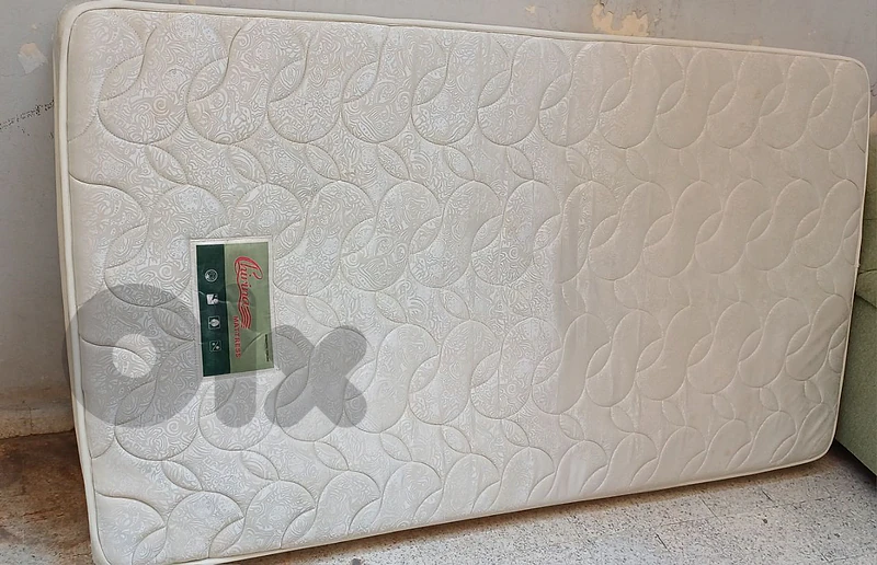 فرشة راصورات مستعملة قياس مفرد ونص حالة جيدة