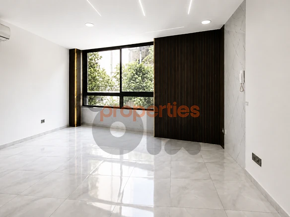 Office For Rent in Mar Elias مكتب للأجار في مار الياس CPBHN44
