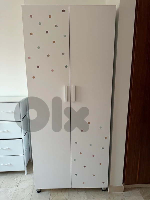 kid closet (removable stickers)