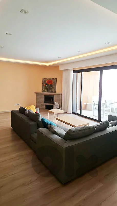 Spacious chalet duplex year-round recreation with terraces & balconies