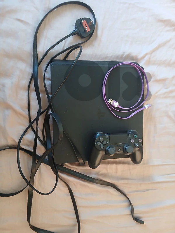 Ps4 slim And controller