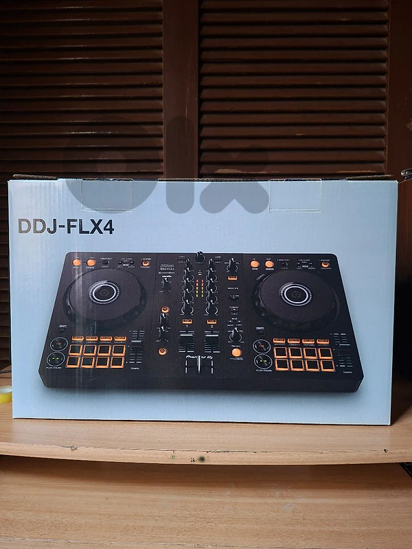 DDJ-FLX4. SENNHEISER HD 25. GRAVITY STAND. UDG CASE+CABLES.