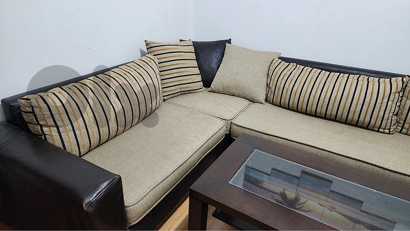 L-shape salon + table