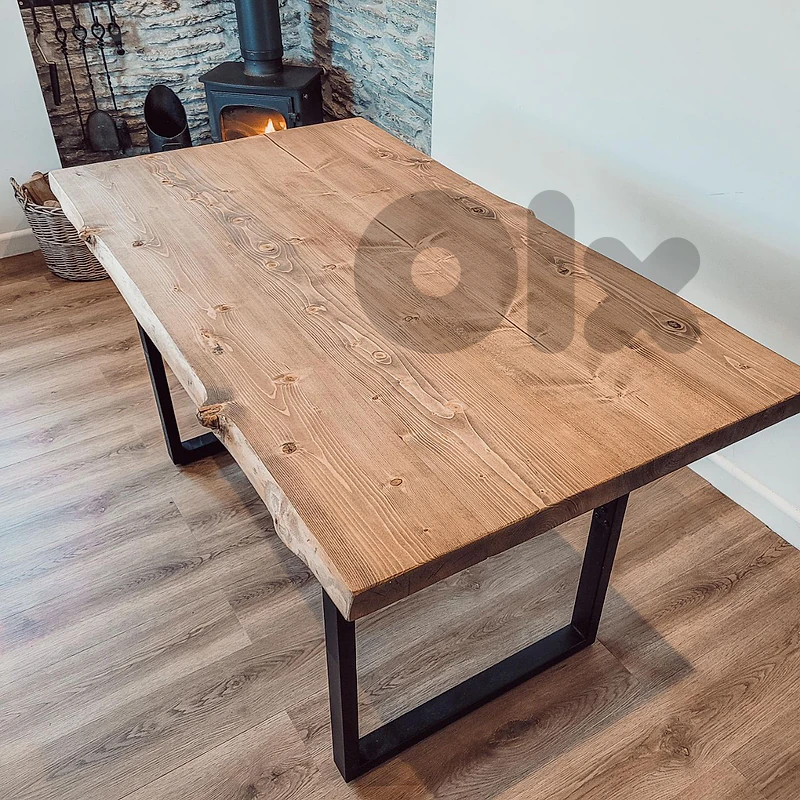 Rustic wooden table / metal legs