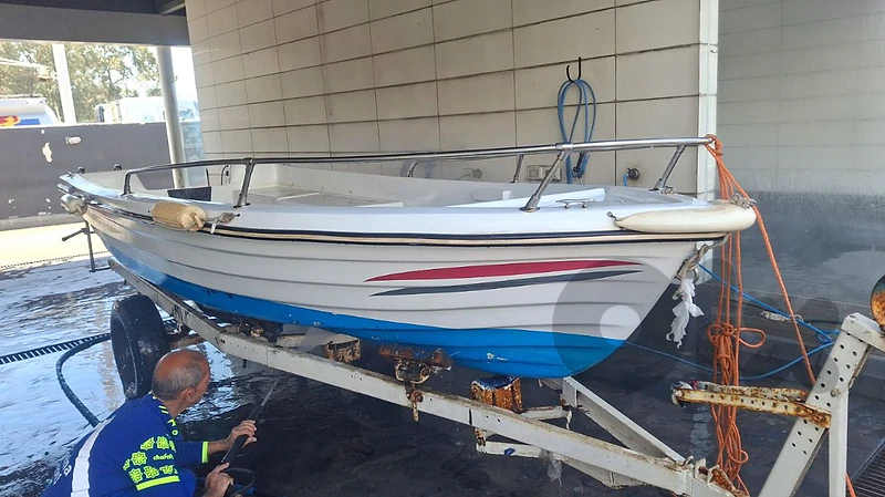 boat and engine 25 HP