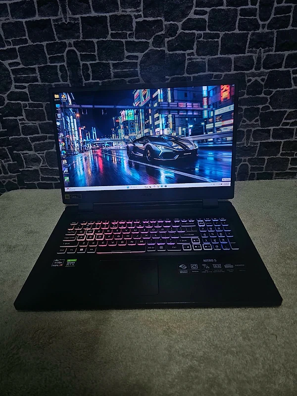 Acer Nitro Gaming Laptop 17inch screen