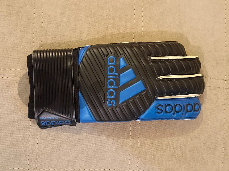 Adidas - Goalkeeper Gloves