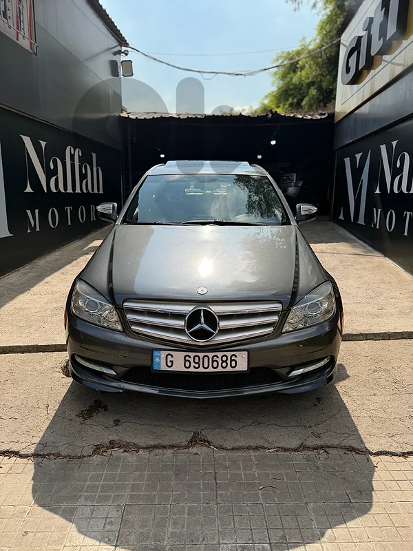 Mercedes Benz C-300  2009 No Accidents,Like New!