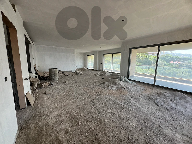 Apartment with Roof for Sale in El Naqqacheشقة مع تراس على السطح للبيع
