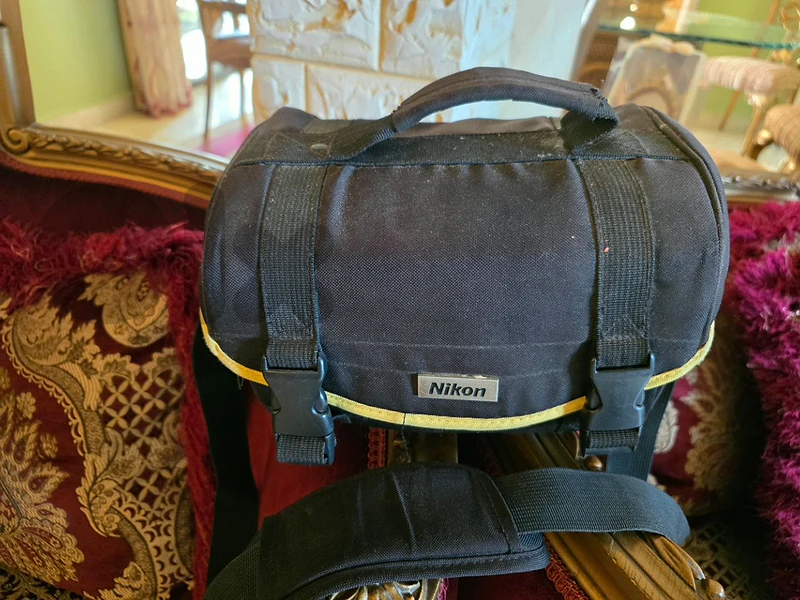 Nikon DSLR Camera + 10-24mm wide lens+ Bag + Charger - Like New`
