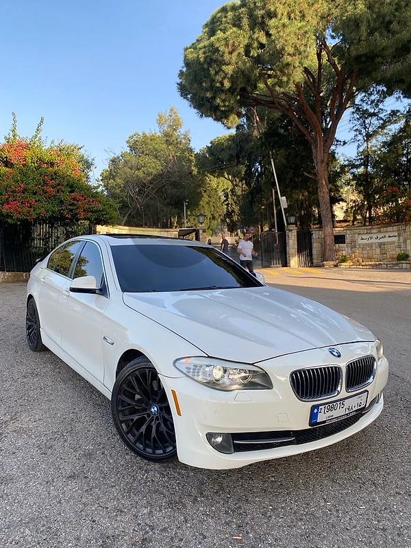 BMW 5-Series 2011 528 2011