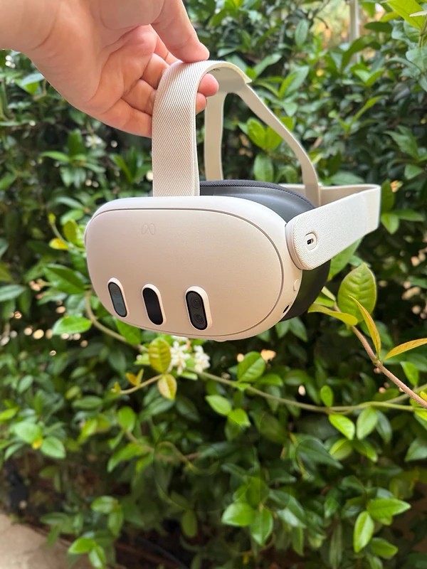 Meta Quest 3 (VR) 512g (Carrying Case included)