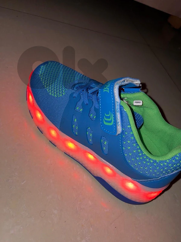 XDH light-up skate sneakers