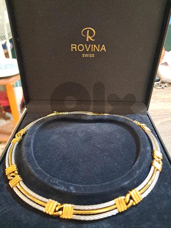 collier Rovina