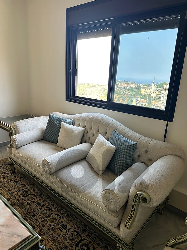 Elegant Classic-Style Living Room Set