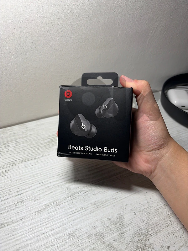 wirless earbuds beats studio buds
