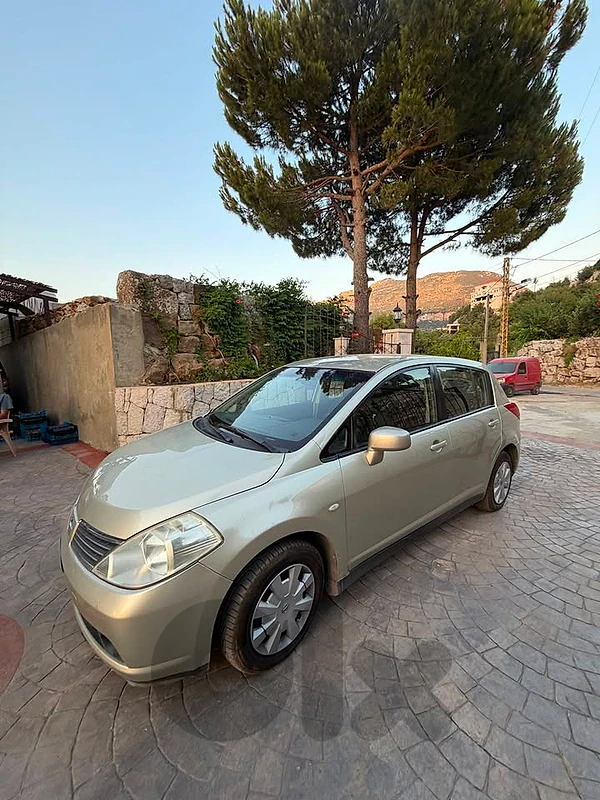Nissan tiida