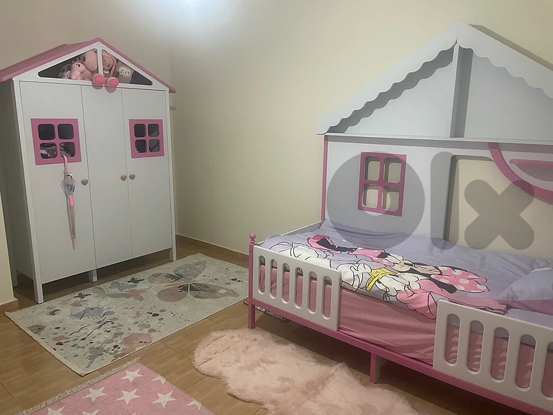 girl bedroom with trampoline