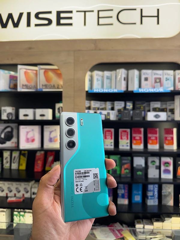 camon 40 pro 256/8