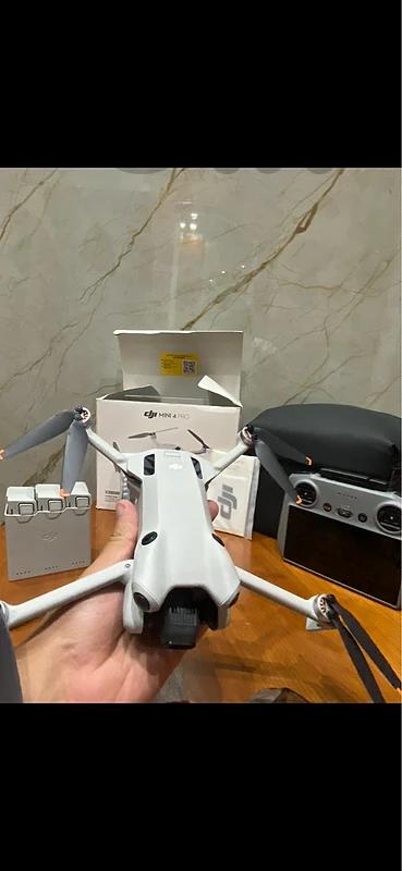 DJI mini 4 pro combo plus