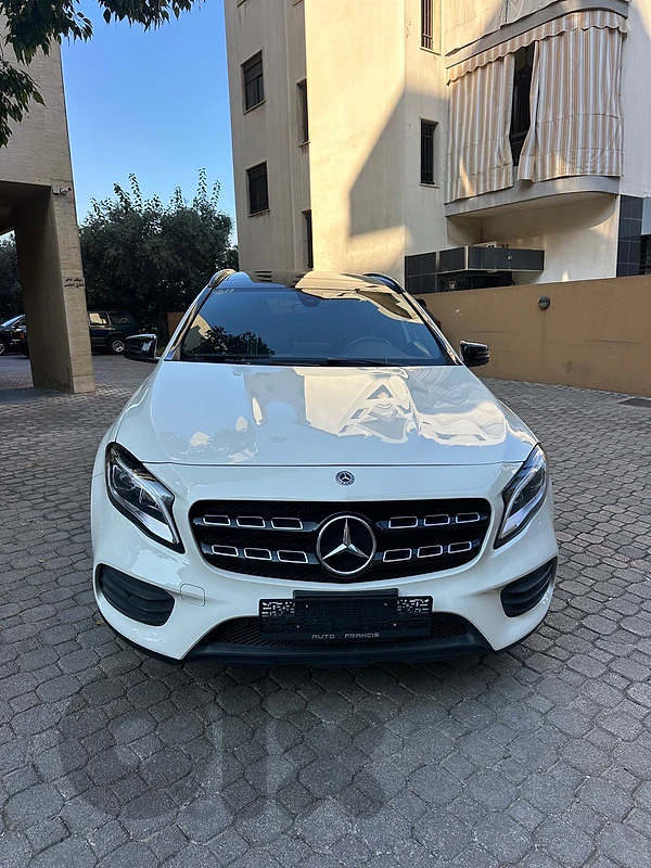 Mercedes GLA 250 AMG-line Edition 2018 white on black (clean carfax)