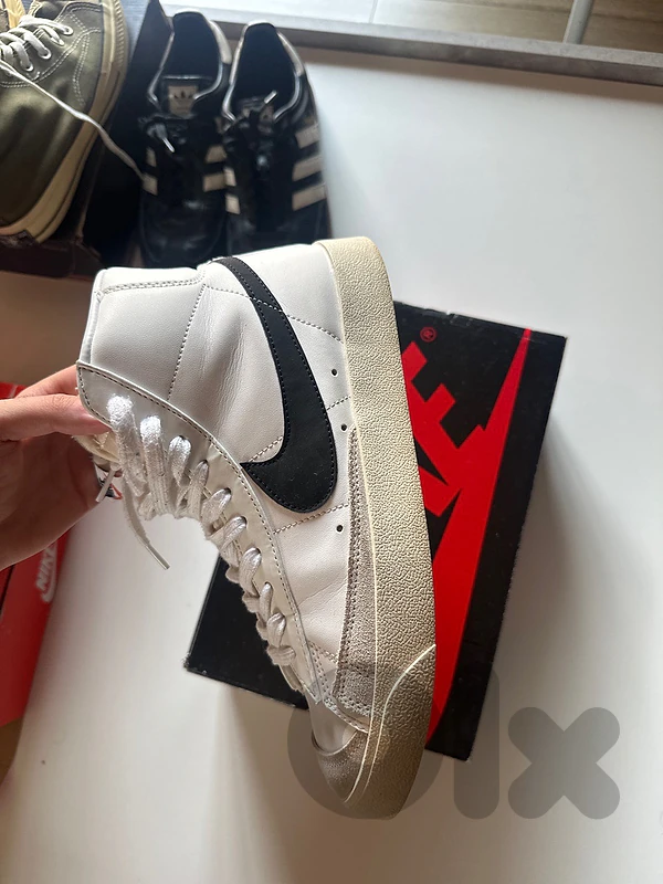 NIKE BLAZERS - SIZE 43