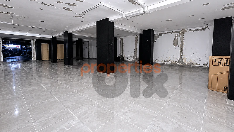Showroom For Rent in Ras Beirut معرض للإيجار في رأس بيروت CPBHS74