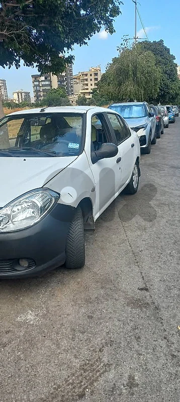 Renault symbol 2012