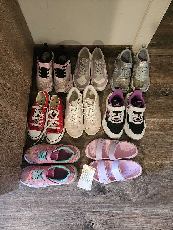 Used original shoes, sizes between 31.5 and 33