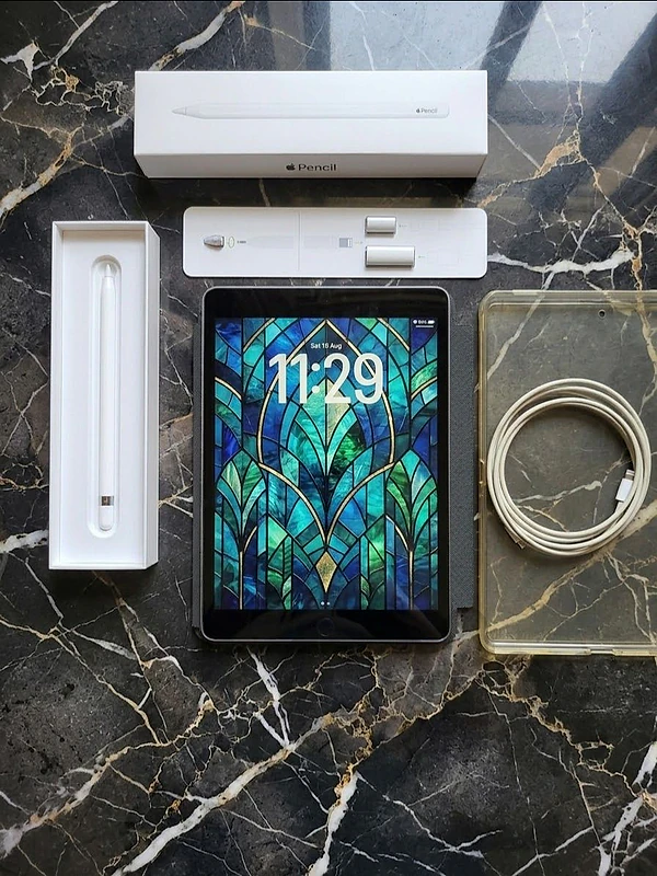 Apple iPad 9th - 64GB - Space Gray (With Apple Pencil & Accessories)