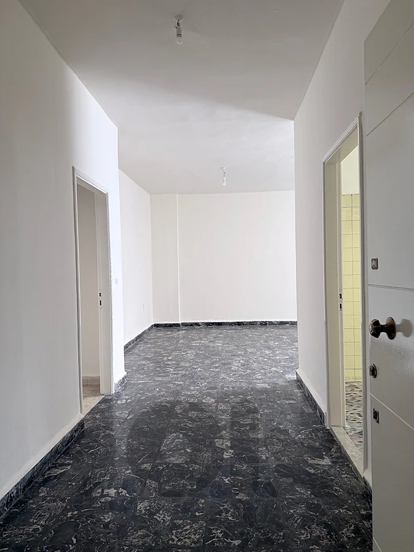 Quiet, luminous, 2 Bdr Apt on Gouraud st. (parking included) Quiet, luminous, 2 Bdr Apt on Gouraud st. (parking included)