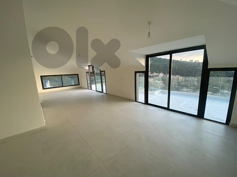 Unfurnished 3-Bedroom Penthouse+terrace for Sale MQML0027