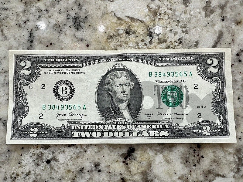 2 dollar ٢ دولار