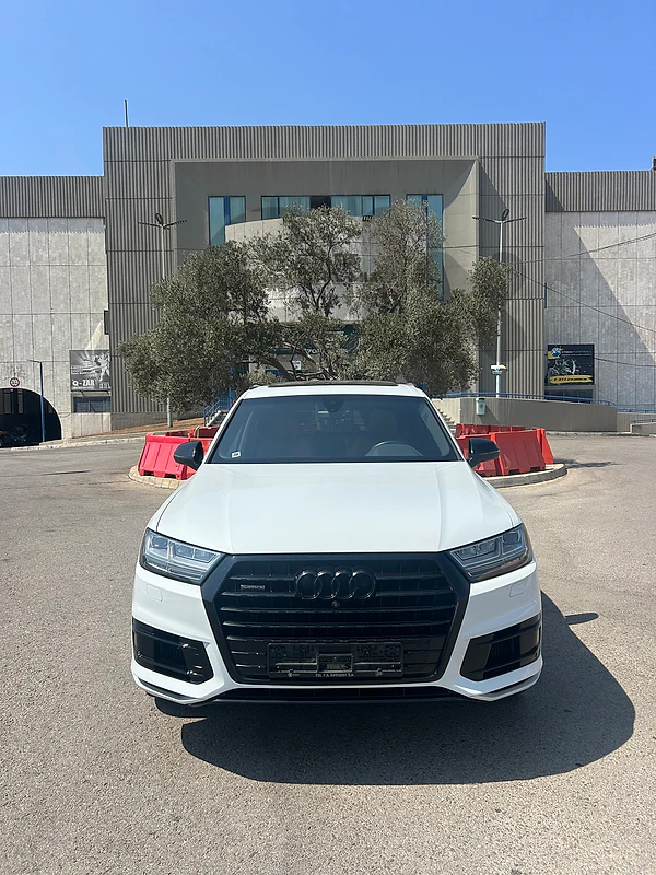 Audi Q7 2016 From kettaneh 118000 km Audi Q7 2016 From kettaneh 118000 km