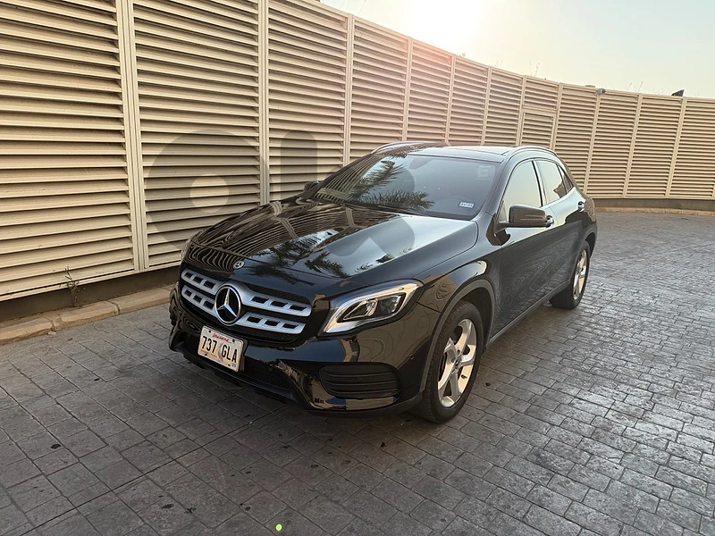 Mercedes-Benz Gla clean carfax