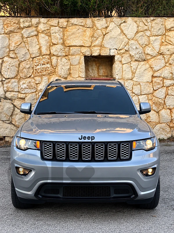 Grand Cherokee 2018 Altitude - No Airbag Deployed - Super Clean Car Grand Cherokee 2018 Altitude - No Airbag Deployed - Super Clean Car