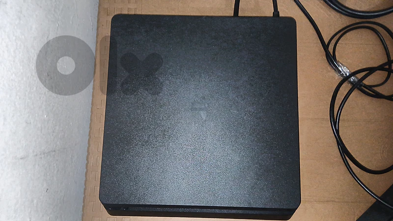 PS4 Slim 1tb Super Clean + Prolink UPS 700VA
