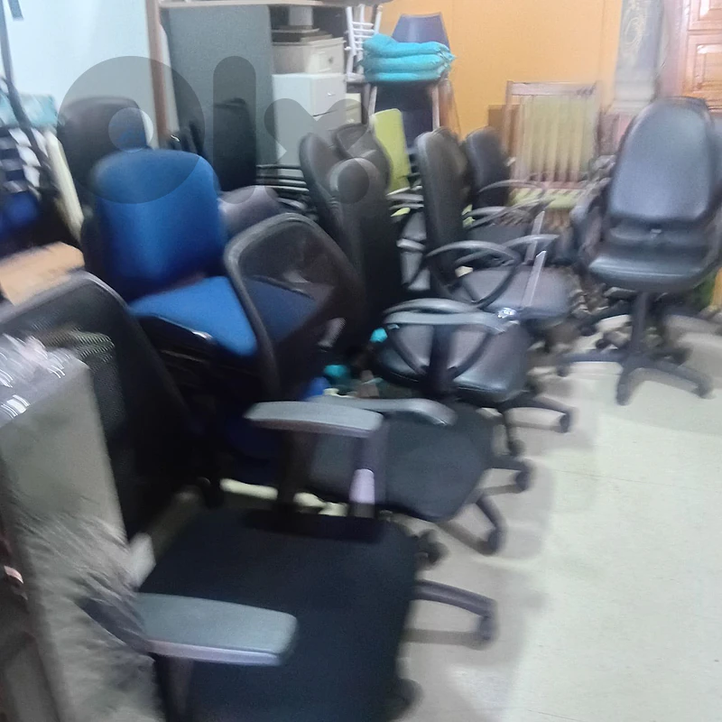 كراسي اوروبي شبه جديد سعر وحدي 18$